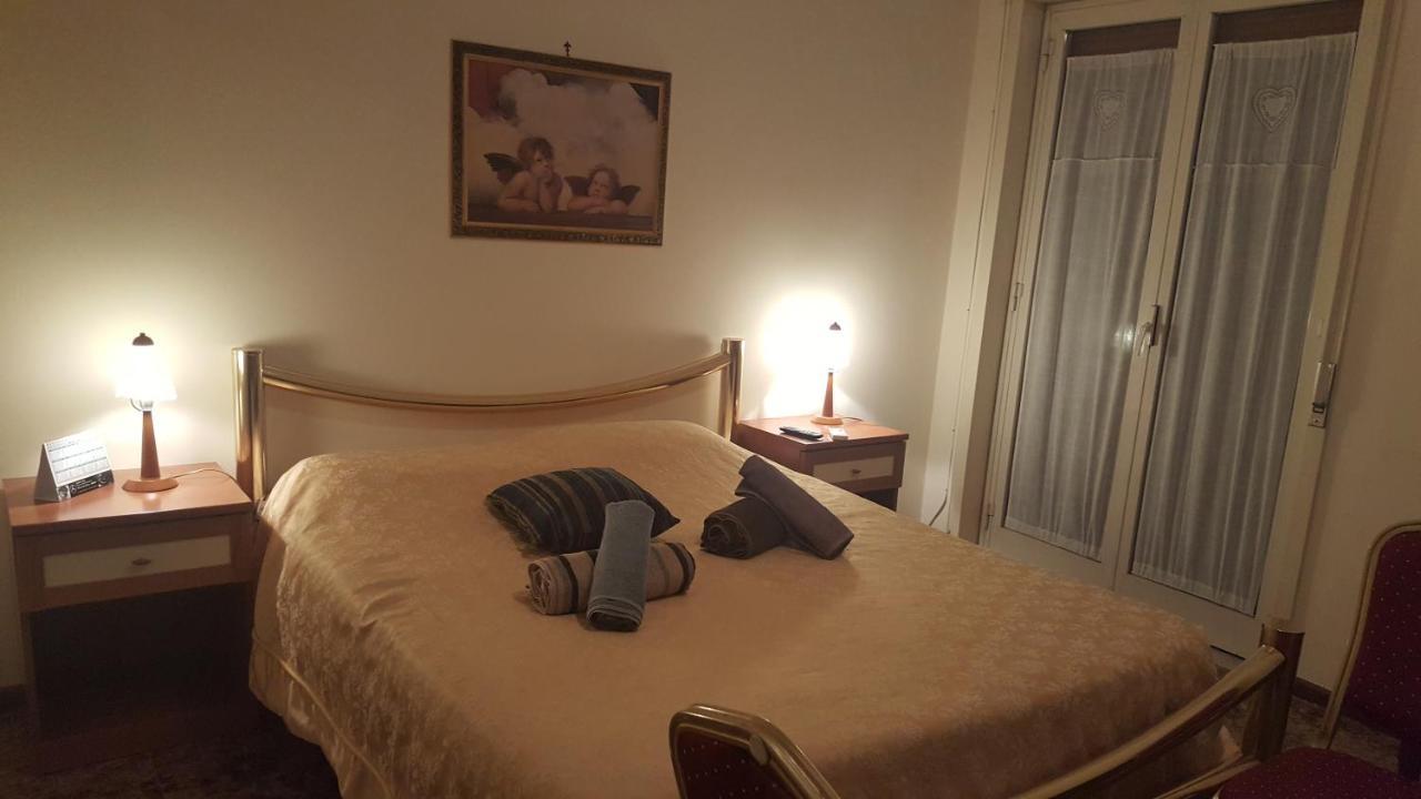 B&B United States Of Europe Katanya Dış mekan fotoğraf